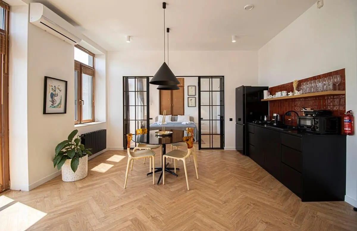 Chic 2Br Center Apt With View - By Wehost ティビリシ グルジア