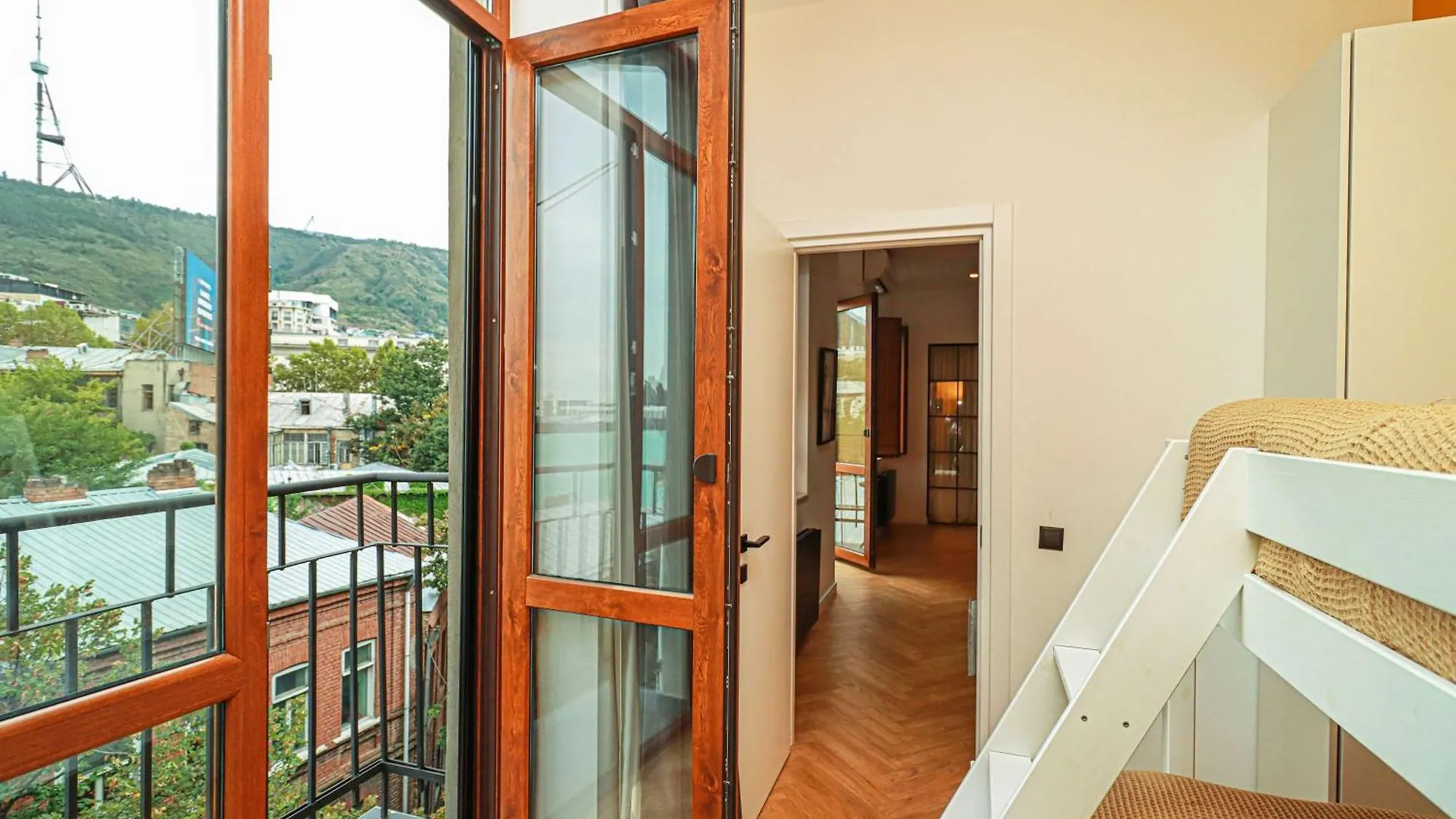 Chic 2Br Center Apt With View - By Wehost ティビリシ 0*,