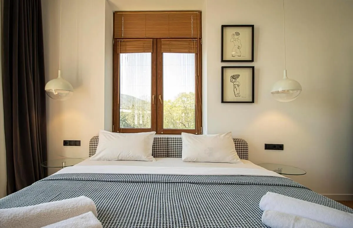 Chic 2Br Center Apt With View - By Wehost ティビリシ アパート