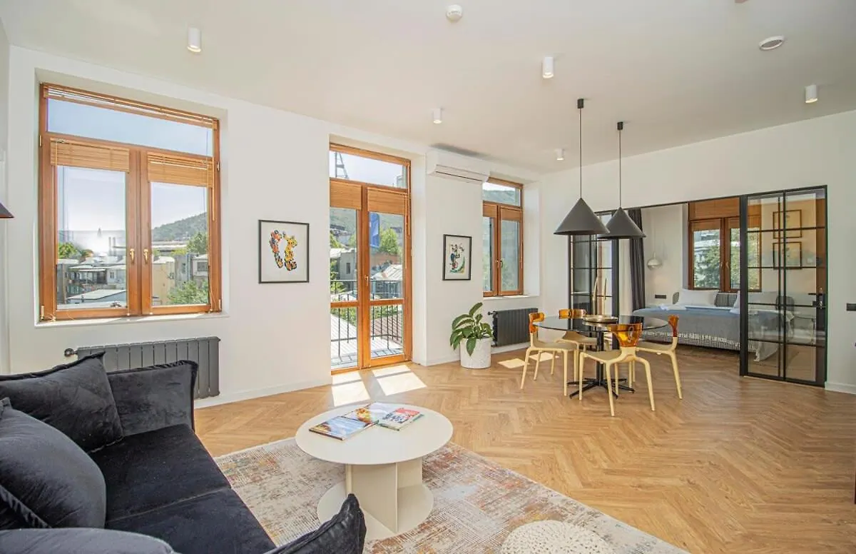 Chic 2Br Center Apt With View - By Wehost ティビリシ 0*,